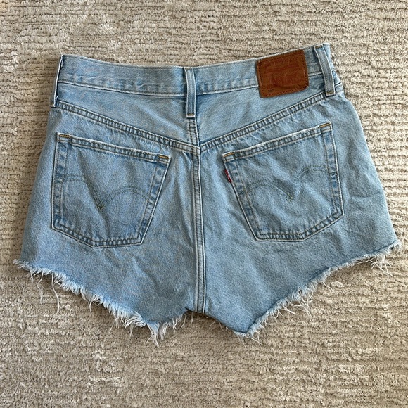 Levi’s 501 Distressed High Rise Short - Picture 4 of 6